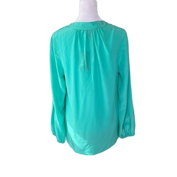 Lilly Pulitzer - NWT Silk Elsa Floral Embroidered
Eyelet Blouse Lagoon Sz S - Picture 4 of 8
